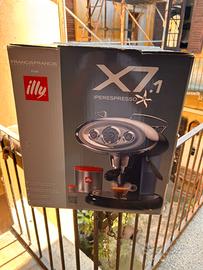 Macchina caffe illy