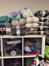 Lotto gomitoli di lana e cotone – vari colori