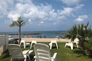 Vacanze a Diamante, dal giardino sulla spiaggia