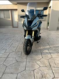 Honda XADV 750 DCT Anno 2022 pari al nuovo