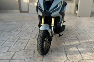 Honda XADV 750 DCT Anno 2022 pari al nuovo