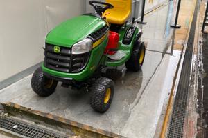Trattore John Deere x 125