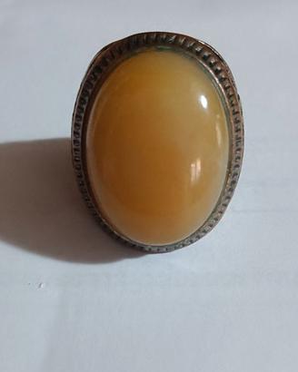 Anello con pietra Giada
