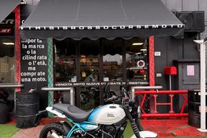 Royal Enfield Guerrilla 450 Brava Blue