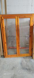 Finestra in Legno a Doppia Anta con Vetro e Telaio