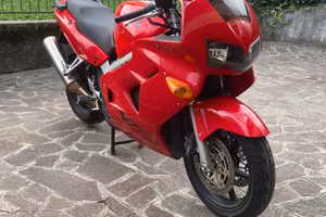 Honda vfr 800
