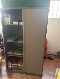 Scrivanie da ufficio e poltrone