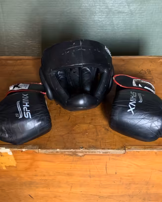 Set boxe guantoni Sphinx 10 oz + casco Top Ring