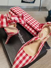 Scarpa con pochette .