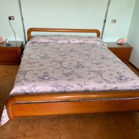 Camera matrimoniale completa in legno