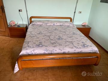 Camera matrimoniale completa in legno