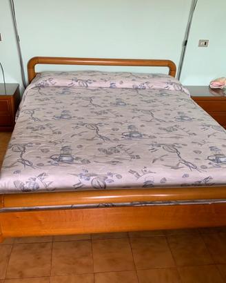 Camera matrimoniale completa in legno