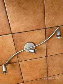 Lampadari moderni a faretti orientabili