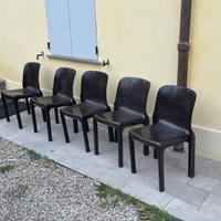 Cinque sedie Artemide Selene di Vico Magistretti