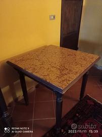 Antico tavolo in legno e marmo rosso di Verona