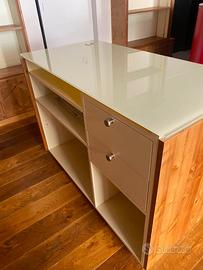 Scrivania in legno di ex libreria