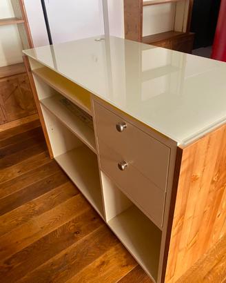 Scrivania in legno di ex libreria