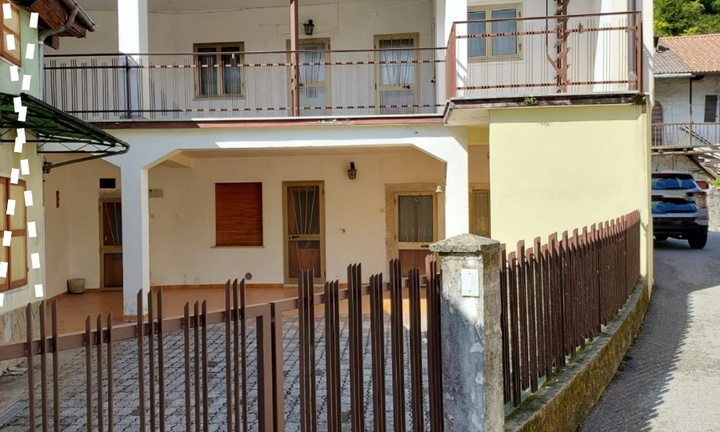 Spaziosa CASA in Montagna con Terrazzo e cortile