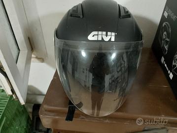 coppia di caschi givi