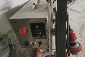 Gozzo a motore e attrezzatura varia