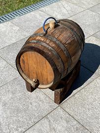Botte con rubinetto e sostegno