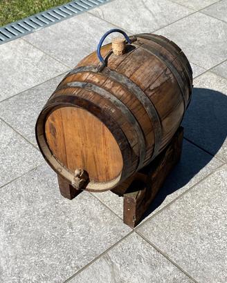 Botte con rubinetto e sostegno