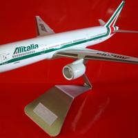 Aereo Boeing 777-200 "Alitalia new Livery