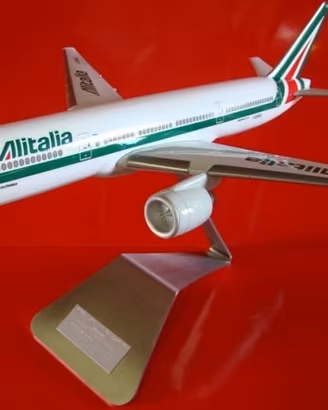 Aereo Boeing 777-200 "Alitalia new Livery
