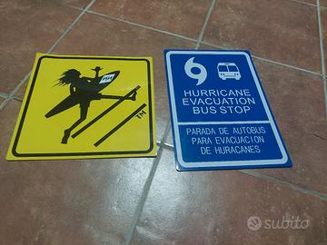 DUE PLACCHE IN METALLO DA APPENDERE