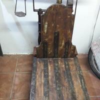 Bilancia o bassacuna in legno 