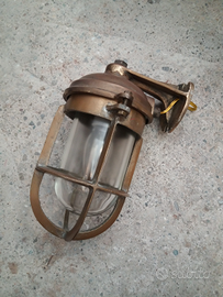 Lampada marittima da parete in ottone e vetro