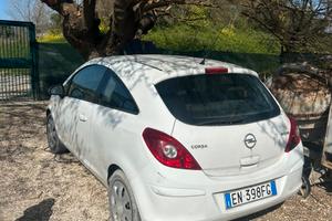 Opel Corsa 1200 gpl del 2012
