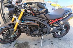  Triumph Speed Triple R 1050 2012
