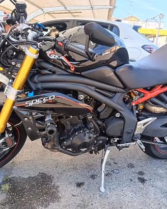  Triumph Speed Triple R 1050 2012