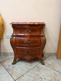 Coppia di comodini bombati stile Luigi XV /Barocco