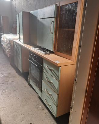 cucina completa con forno 