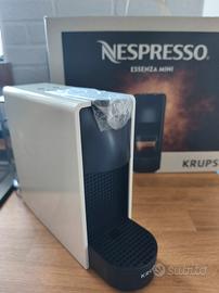 Macchina caffè Nespresso Essenza Mini