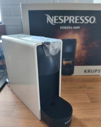 Macchina caffè Nespresso Essenza Mini