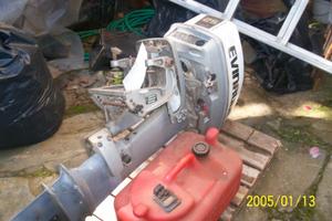 Svuoto garage diversi fuoribordo