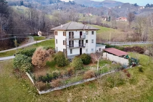 Villa di 270 m² con più di 5 locali e box auto a P