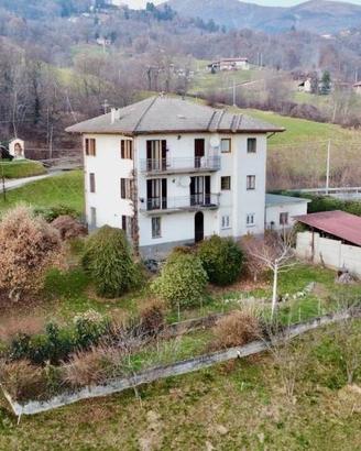 Villa di 270 m² con più di 5 locali e box auto a P
