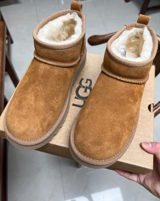 Stivali da neve corti UGG, taglia 40