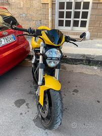 Ducati monster 696