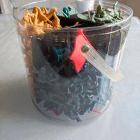 Soldatini di plastica in 4 gruppi di colore divers