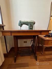 Macchina da cucire Borletti vintage con mobile