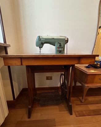 Macchina da cucire Borletti vintage con mobile