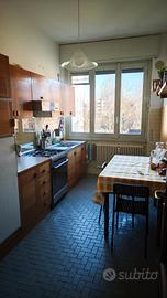 Stanza ammobiliata vicino al centro