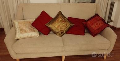 Divano in velluto beige