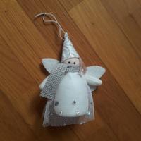 Piccolo angelo vestito di bianco decorazione