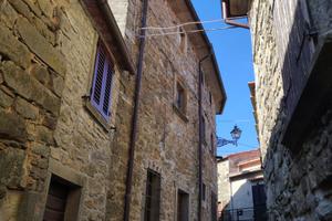 Terratetto in borgo medievale da ristrutturare